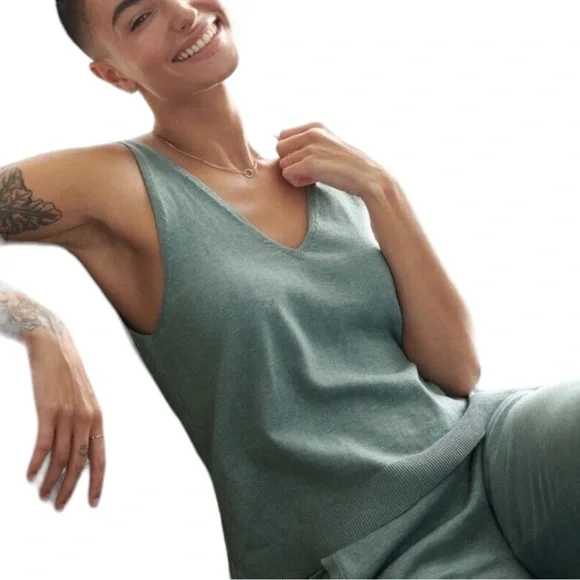 Athleta Minimalist Sweater Sleep Tank size Large - Picture 1 of 10